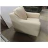 Image 2 : Leather/Leather-Style Living Room Chair 