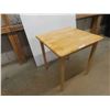 Image 2 : Table 30'' x 27 1/2'' x 27 1/2'' 