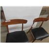 Image 8 : 2 Matching Chairs 