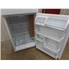 Image 6 : Amana Fridge 65 1/2'' x 25 1/2''' x 31''    Like New Condition. 