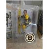 Image 3 : 3 Hockey Figures in Boxes: Bobby Orr, Pavel Buor