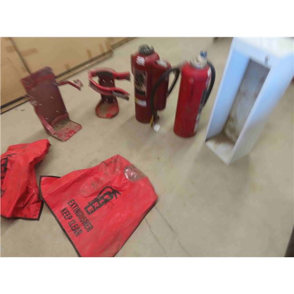 2 Fire Extinguishers , 2 Mounts, 2 Covers, 1 Extinguish 