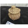 Image 2 : Vintage First Nations Native Woven Pine Needle Lidded 