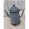Image 2 : Enamel and Granite Items 