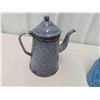 Image 3 : Enamel and Granite Items 