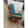 Image 2 : Oak Gliding Rocking Chair 