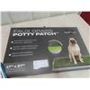 Image 2 : Faux Grass Potty Trainer Pad 17'' x 27'' , Mesh Dog