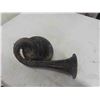 Image 2 : 2 Old Auto Horns, 2 Brass Pumps, Rope Tightener