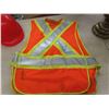 Image 3 : 3 Hard Hats, Safety Vest 