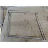 Image 2 : 4 Metal Racks 17'' x 17'' 
