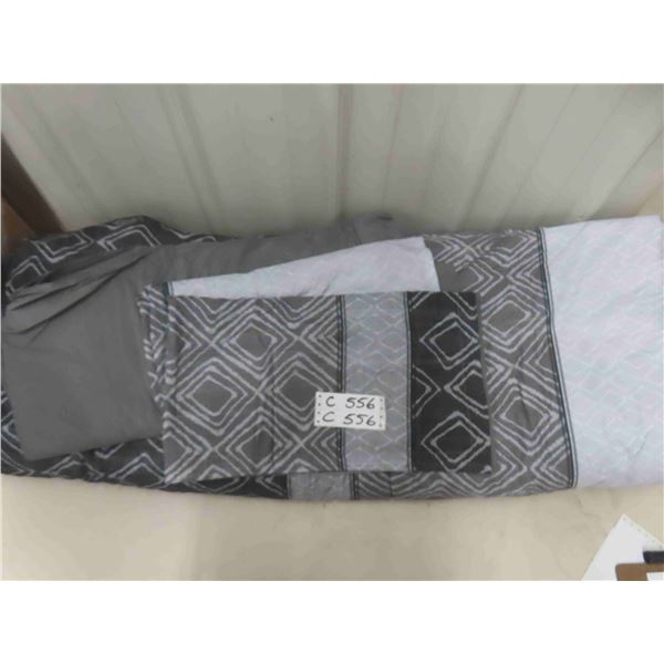 King blanket grey black, both sheets and 2 shams inside 