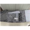 Image 1 : King blanket grey black, both sheets and 2 shams inside 
