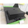 Image 2 : XBOX Series X , No Games, 2 Controllers 