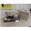 Image 1 : Singer Electric Portable Sewing Machine 