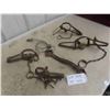 Image 1 : 4 Leg Traps (1) with Old Style Chain