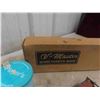 Image 8 : V-Master Deluxe Cigarette Maker , 2 Tobacco 