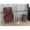 Image 1 : Backpack, 3 Fishing Rods, Igloo Galvanized Water