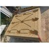 Image 4 : 7 Pressed Board Pallets, Like New.