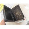 Image 4 : Weber Travel Propane BBQ, Needs Cleaning.