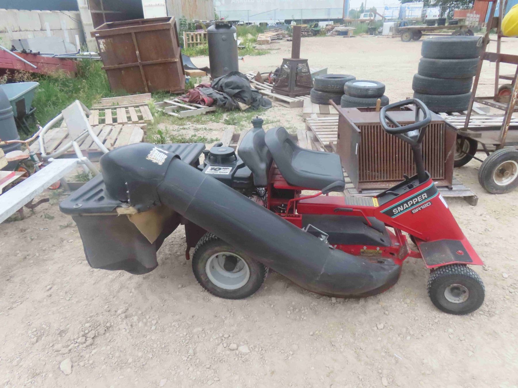 Snapper SR120 10HP Riding Mower 28'' with Bagger. Has