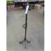 Image 3 : Wrought Iron Floor Lamp 2/4 Shades, Cool