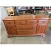Image 1 : Maple Dresser 33'' x 66'' x 19'' 