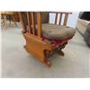 Image 4 : Gliding Rocking Chair 
