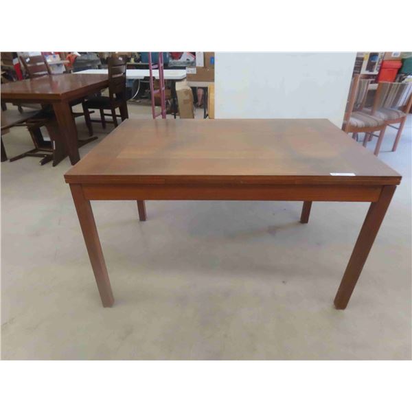 Table 30'' x 36'' x 51'' 