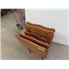 Image 3 : 4 Wood TV Tables & Rack 