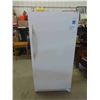 Image 1 : Frigidaire Upright Freezer 65 1/2'' x 26'' x 22'' 