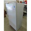 Image 3 : Frigidaire Upright Freezer 65 1/2'' x 26'' x 22'' 