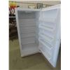 Image 4 : Frigidaire Upright Freezer 65 1/2'' x 26'' x 22'' 