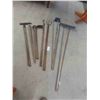 Image 1 : 6 Hand Yard Tools : Fork, Rake, Hoe & More 