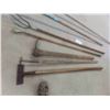 Image 2 : 6 Hand Yard Tools : Fork, Rake, Hoe & More 