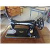 Image 2 : Singer Treadle Sewing Machine 
