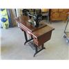 Image 4 : Singer Treadle Sewing Machine 