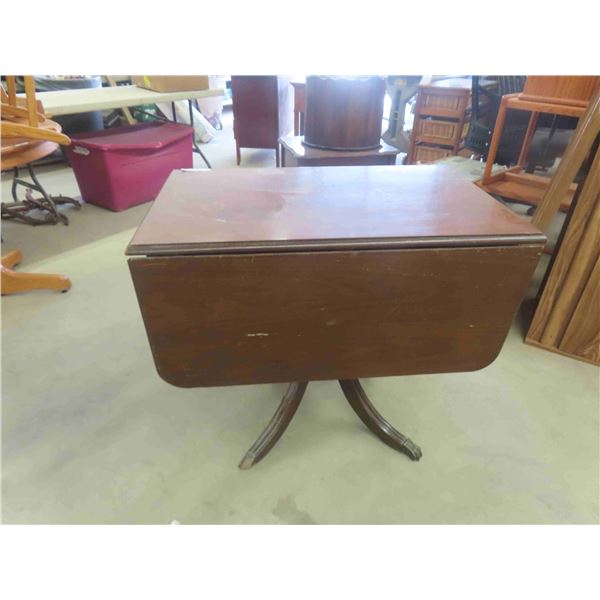 Walnut Drop Leaf Table 30'' x 36'' x 23'' (Extended) 30''