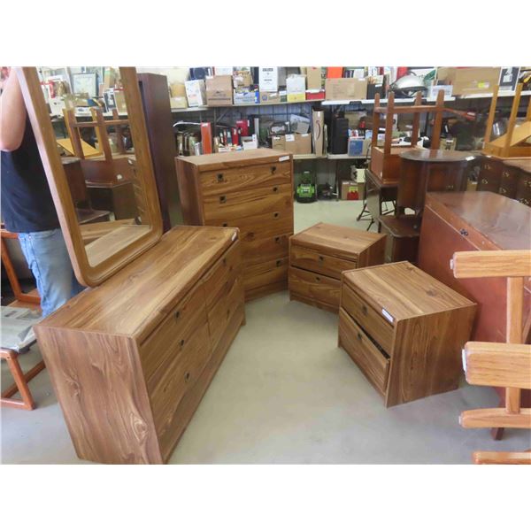 4pce Bedroom Suite : Dresser 30'' x 50'' x 18'' Mirror 30'' x