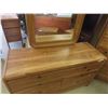 Image 4 : 4pce Bedroom Suite : Dresser 30'' x 50'' x 18'' Mirror 30'' x