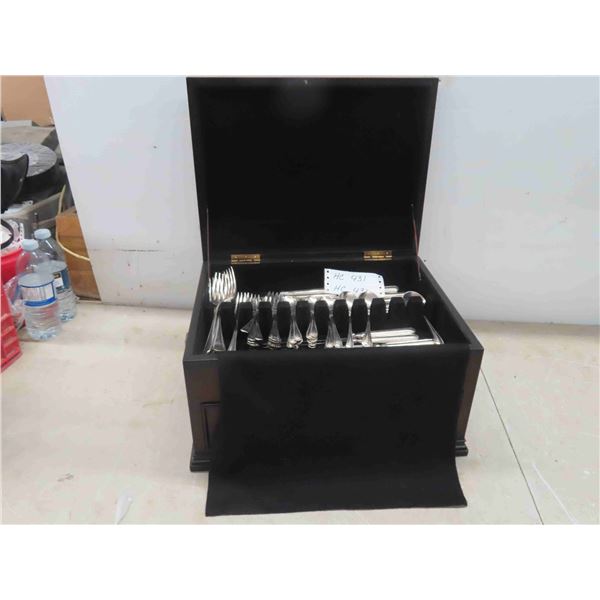 65 Pieces Flatware with Locking Case 