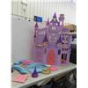Image 1 : Disney Princess Castle 41'' x 36'' with Some Accessories 