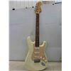 Image 8 : Squier Electric Guitar 