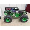 Image 2 : Grave Digger Monster Truck, John Deere Combine 