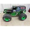 Image 3 : Grave Digger Monster Truck, John Deere Combine 