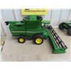 Image 4 : Grave Digger Monster Truck, John Deere Combine 