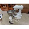 Image 1 : Kitchen Aid Mixer with Stainless Bowl & Beaters 