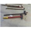 Image 3 : Wrecking Bars, Sledge Hammers 