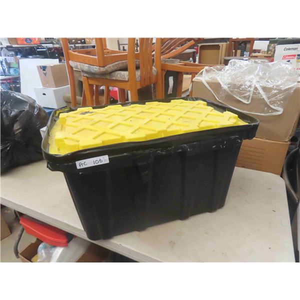 Tub with Insulated Tarp, Bag with Tarp or Cover of Some 