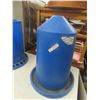 Image 2 : Poly Chicken Feeder