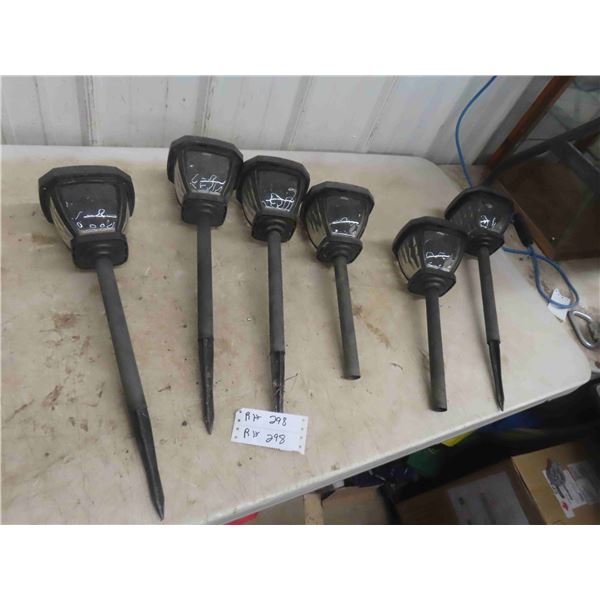 Box of Solar Lights (Approx.16) . 2 are Missing the Metal Base. Some